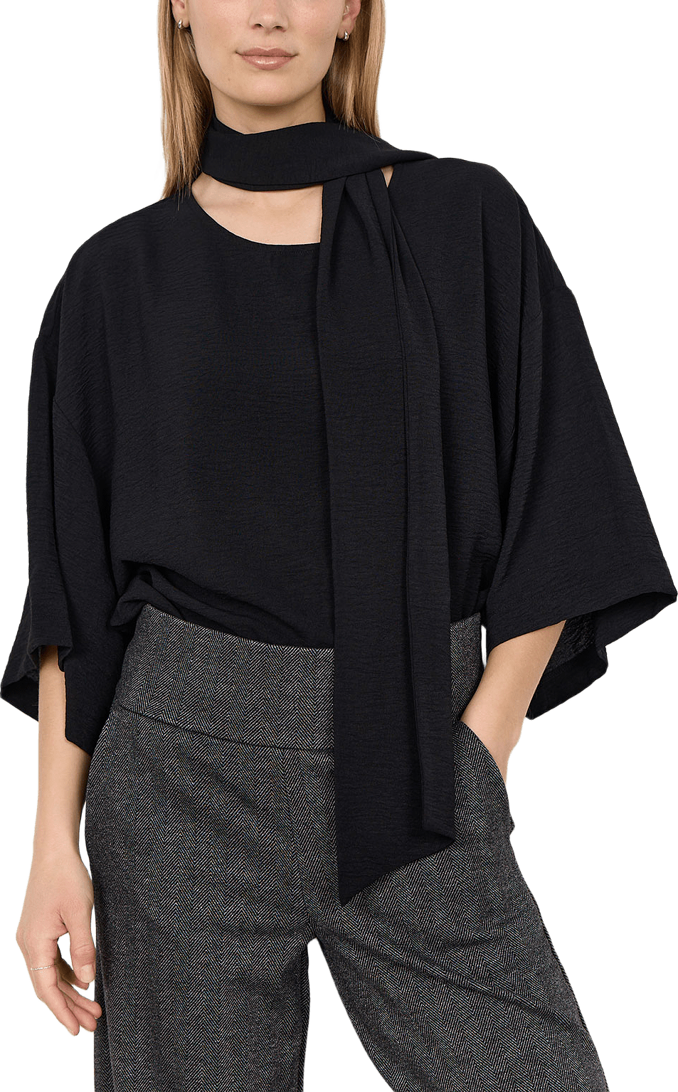 SC-CATH 12 BLOUSE, från Soyaconcept, i färgen Black.