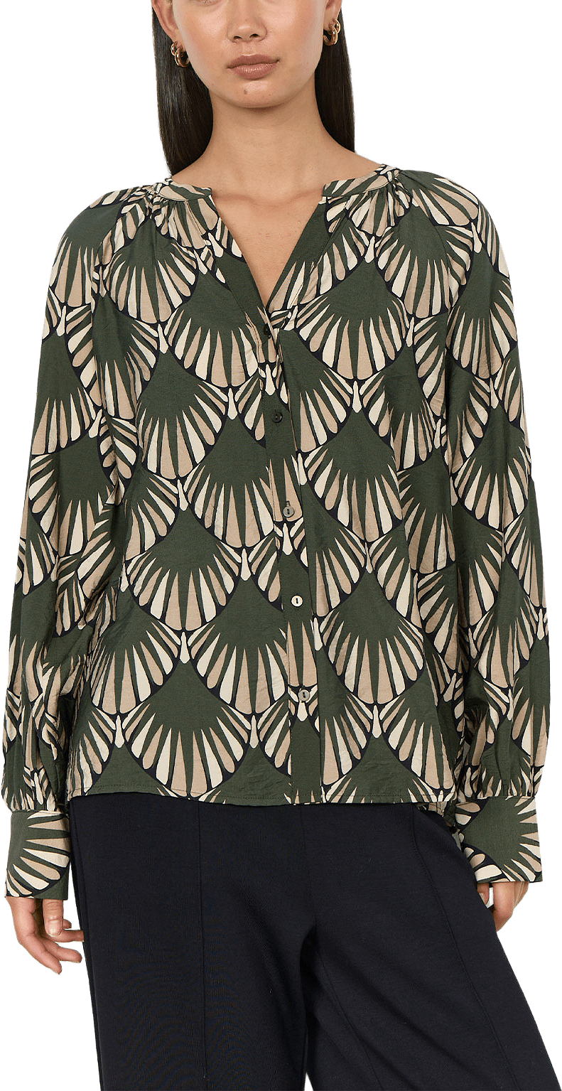 SC-HALIN AOP 1 SHIRT, från Soyaconcept, i färgen Forest Night Combi.