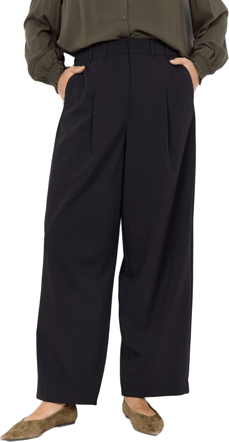 WA-SALLY 7 PANTS, från Wasabi Concept, i färgen Black.