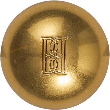 Ola brosch, från By Malene Birger, i färgen Gold.
