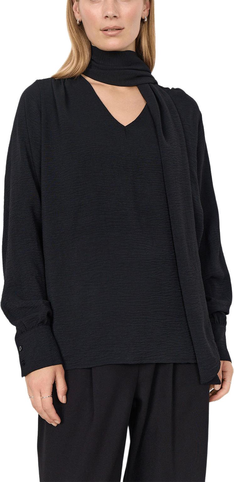 Cath 15 Blouse, från Soyaconcept, i färgen Black.