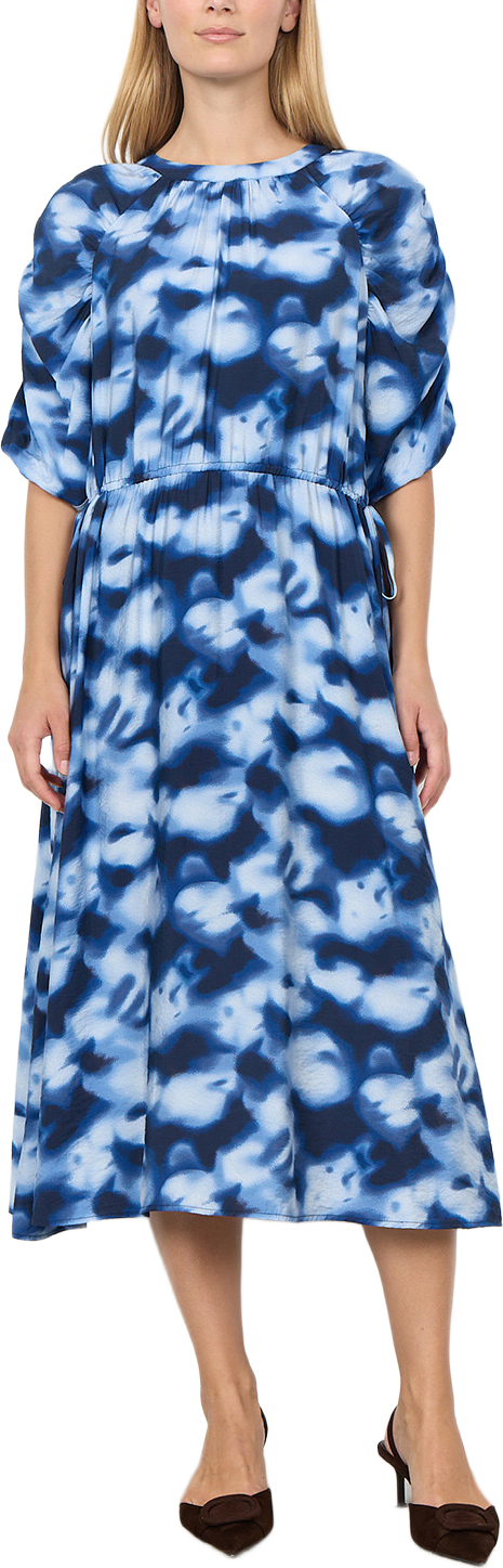 Jina 2 Dress, från Soyaconcept, i färgen Rhododendron Combi.