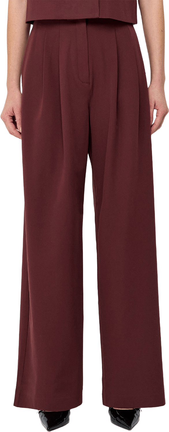 Rena Burgundy Tailored Pleated Wide Leg Trousers, från French Connection, i färgen Cherry Liqueur.