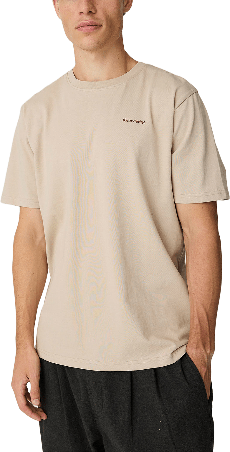 Back Print T-Shirt, från Knowledge Cotton Apparel, i färgen 1228 Light Feather Gray.