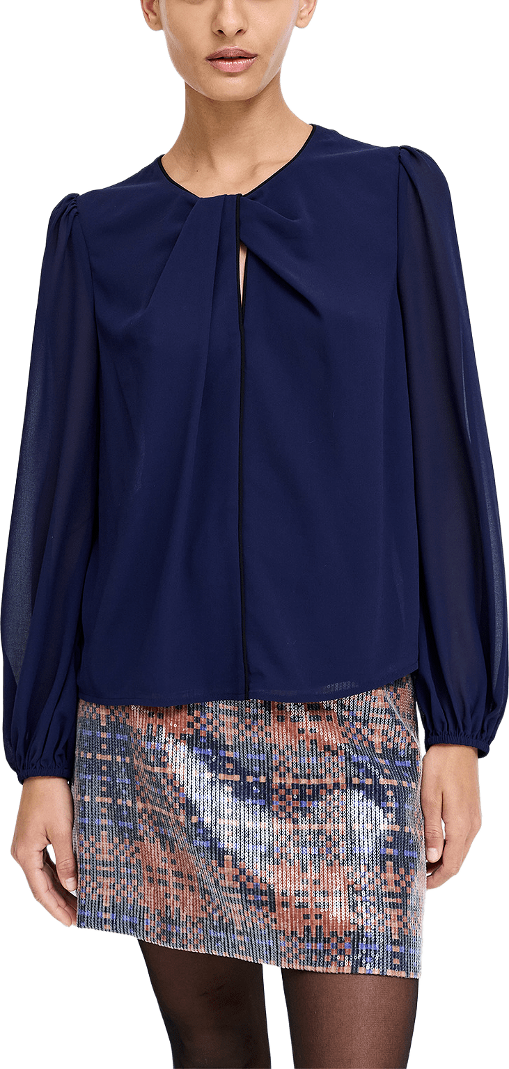 Eden Georgette Twist Neck Top, från French Connection, i färgen Midnight Blue.