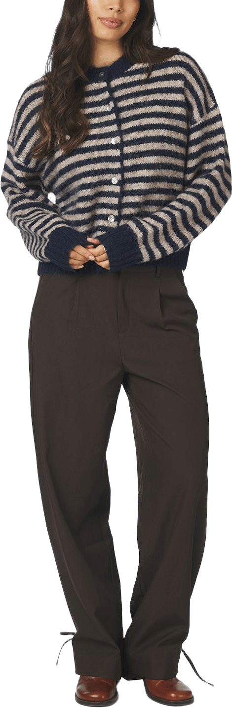Isana Stripe Fluffy Knit Cardigan, från Neo Noir, i färgen Navy Striped.