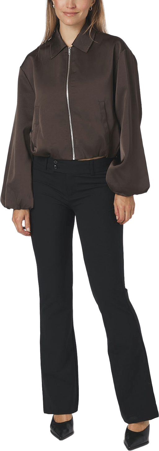 Denielle Heavy Sateen Jacket, från Neo Noir, i färgen Dark Brown.