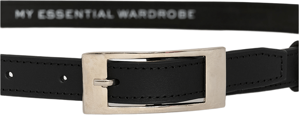 20 The Simple Leather Belt, från My Essential Wardrobe, i färgen Black W. Silver Buckle.