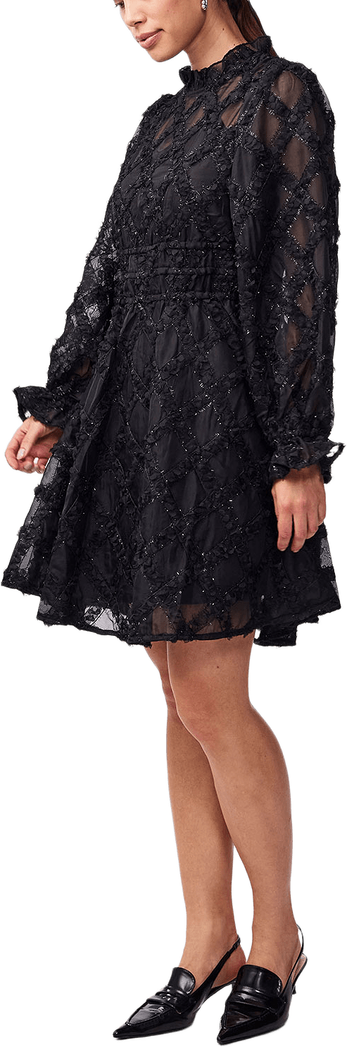 Yasharlie Dress, från YAS, i färgen Black.