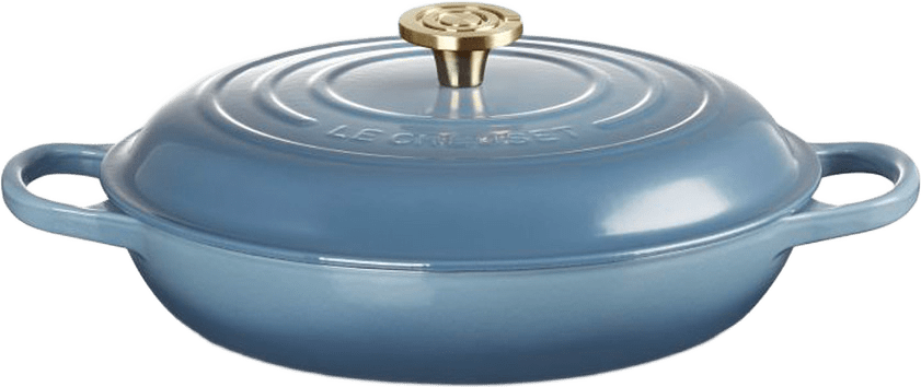 Signature gjutjärn buffetgryta 30cm, från Le Creuset, i färgen Chambray.