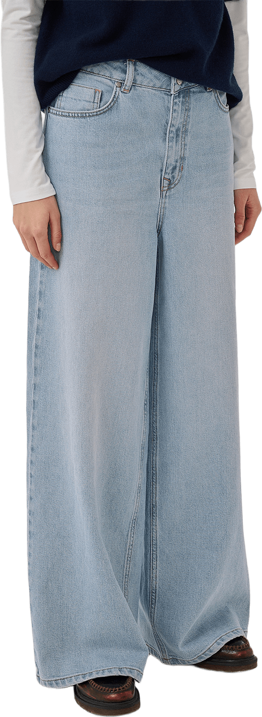 MWJessie 139 Low-Crotch X-Wide, från My Essential Wardrobe, i färgen Light Blue Wash.