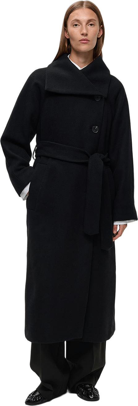 Zorahiw Long Coat, från Inwear, i färgen Black.