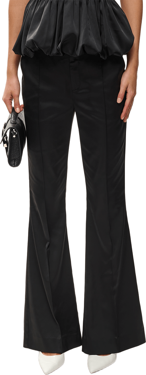 GZtitta satin pant, från Gestuz, i färgen Black.