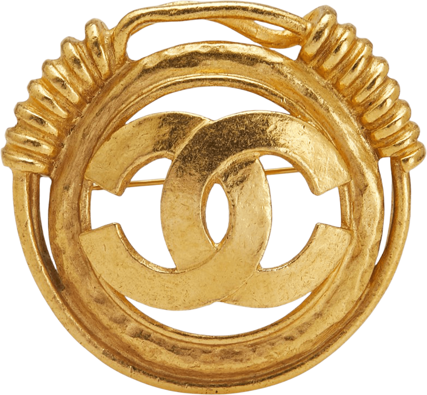 Chanel Gold Plated Cc Brooch, från Luxclusif, i färgen gold.