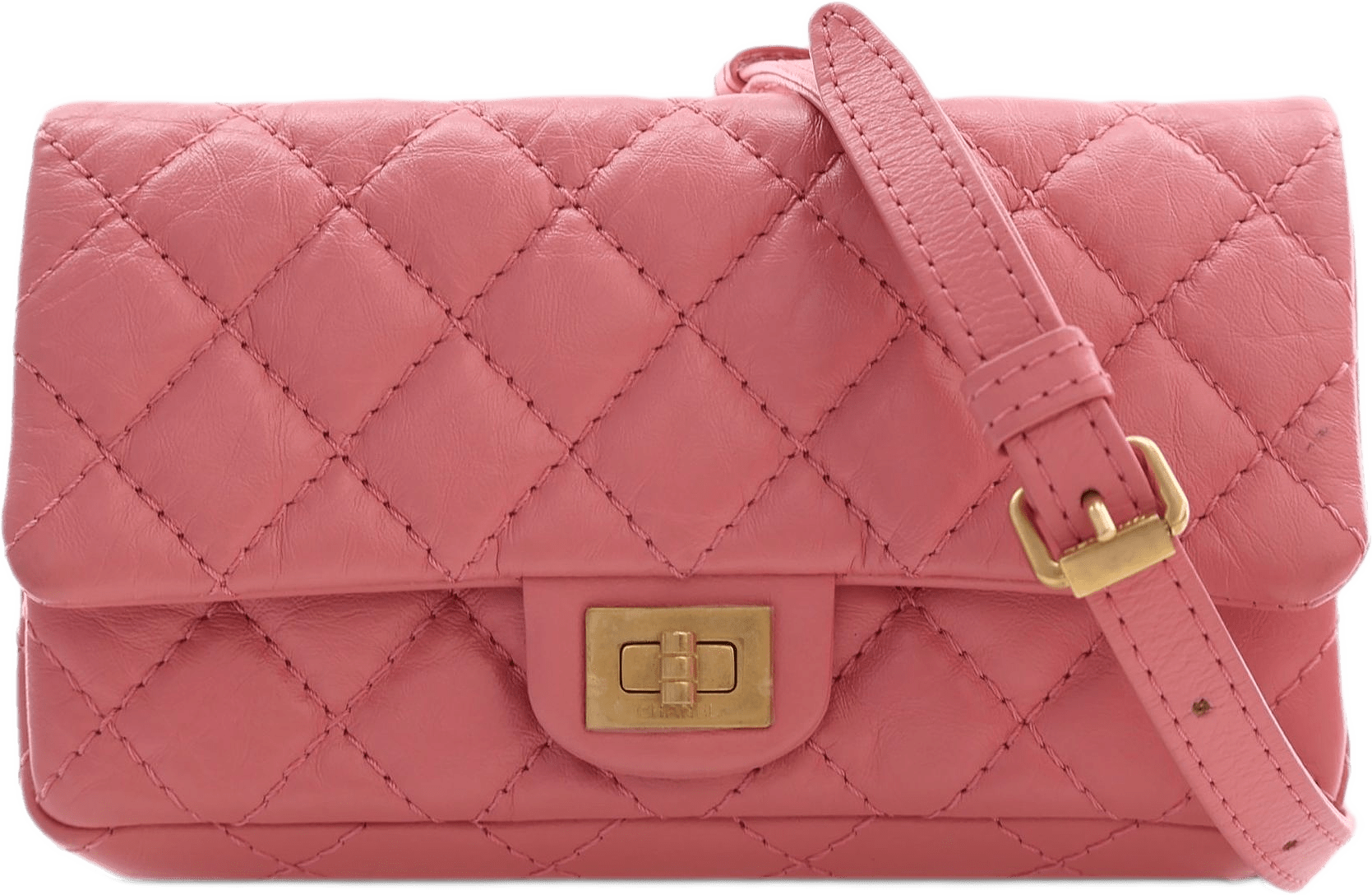 Chanel Quilted Aged Calfskin Reissue 2.55 Flap Belt Bag, från Luxclusif, i färgen rosa.