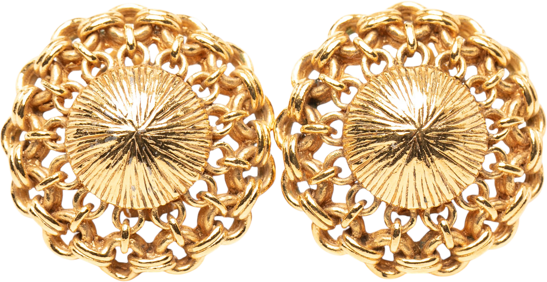 Chanel Gold Plated Chain Dome Clip On Earrings, från Luxclusif, i färgen gold.