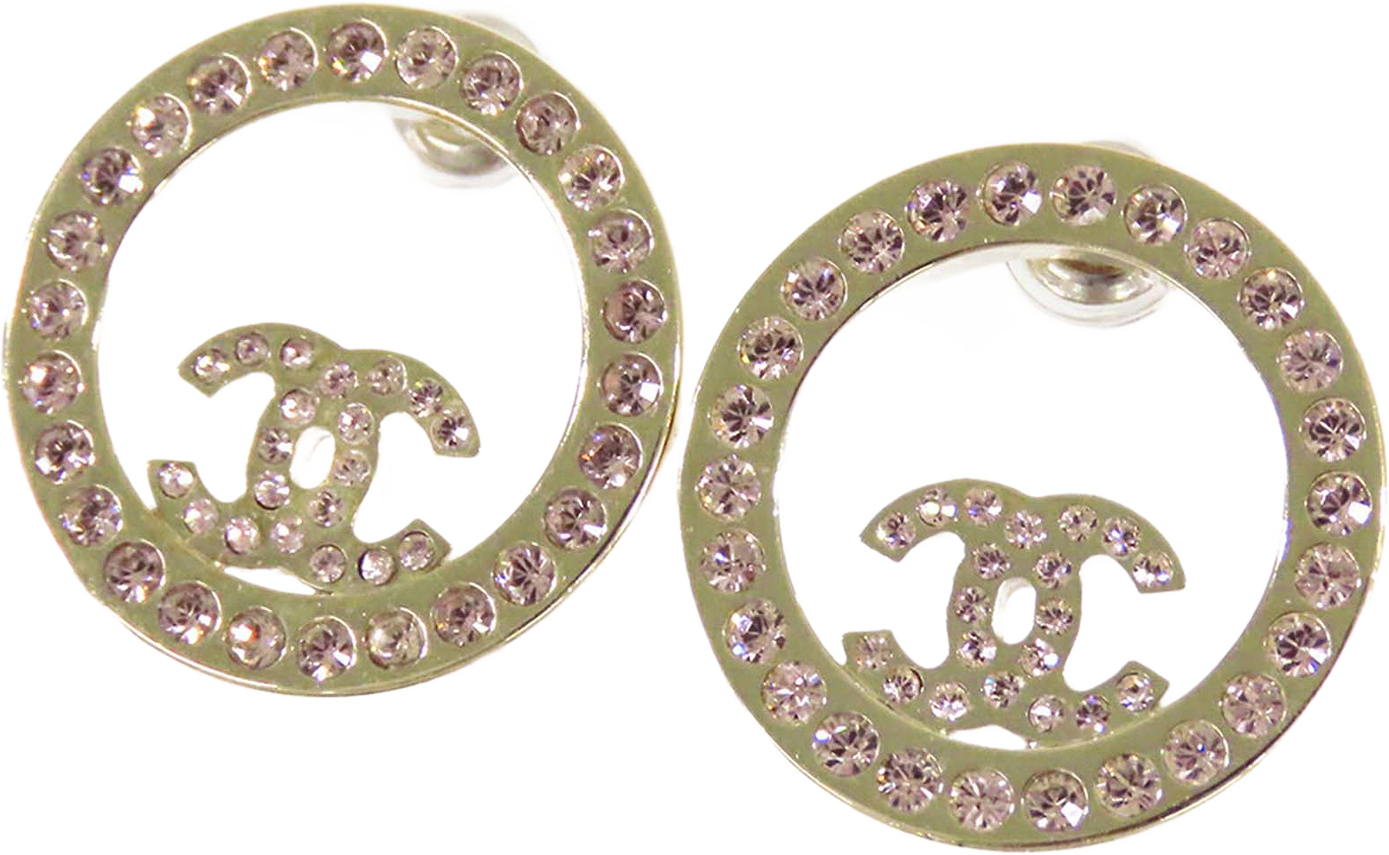 Chanel Cc Gold Plated Strass Round Bullet Back Earrings, från Luxclusif, i färgen guld.