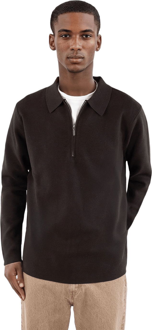 Caleb Knitted Half Zip, från Ciszere, i färgen java.