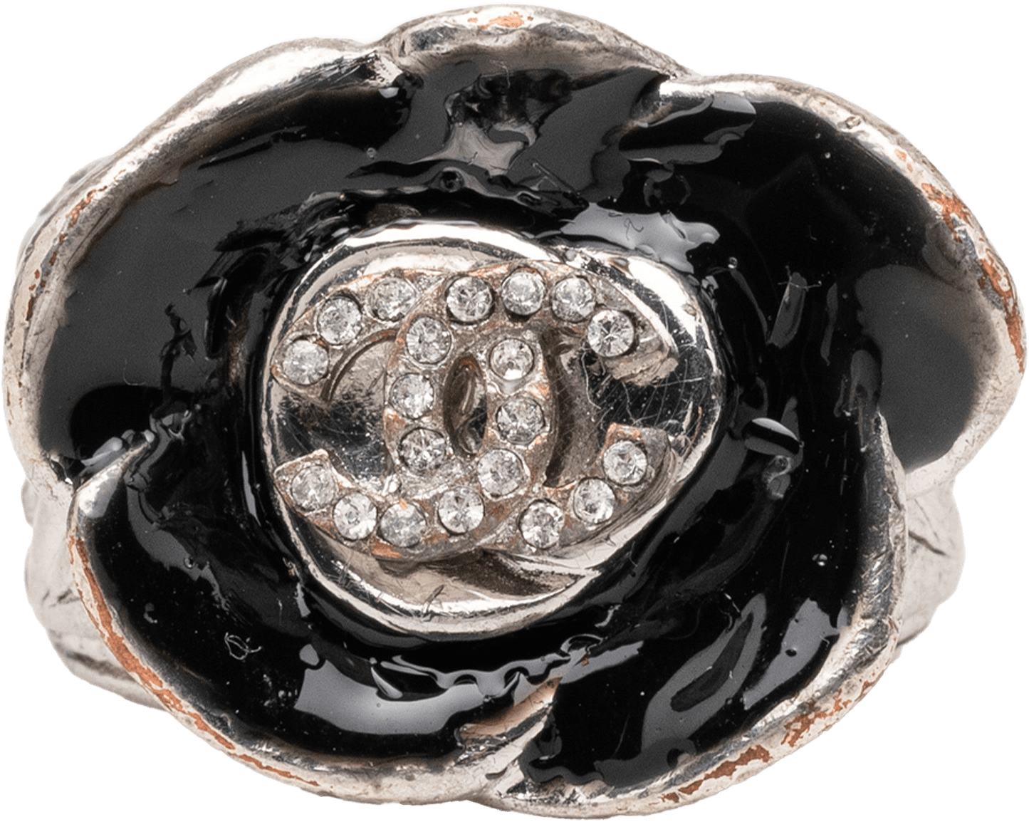 Chanel Cc Brass And Strass Enamel Camellia Ring, från Luxclusif, i färgen black.