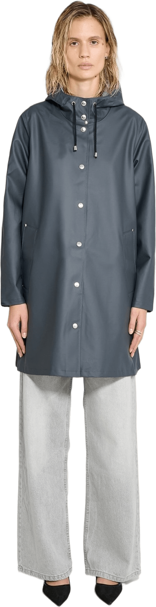 Mosebacke Lightweight Raincoat, från Stutterheim, i färgen charcoal.