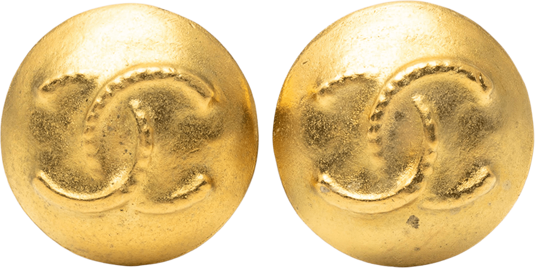 Chanel Cc Gold Plated Button Clip On Earrings, från Luxclusif, i färgen gold.