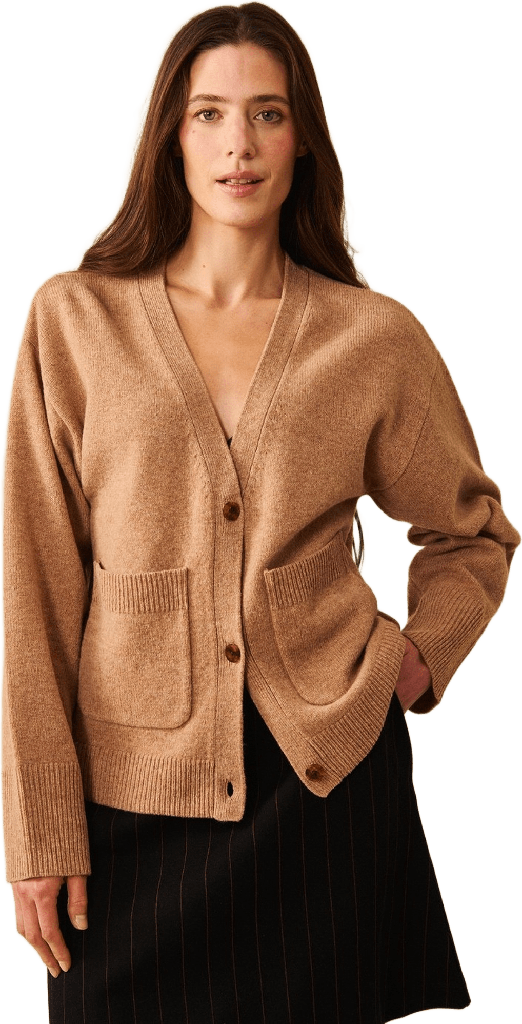 Estrid Cardigan, från Jumperfabriken, i färgen beige.