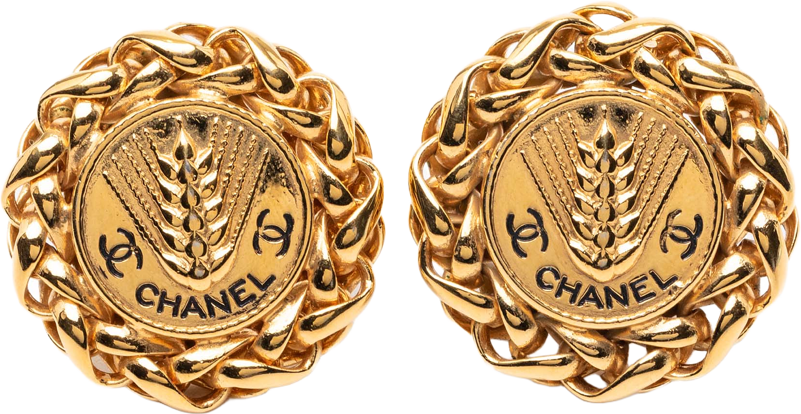 Chanel Cc Gold Plated Wheat Medallion Clip On Earrings, från Luxclusif, i färgen gold.