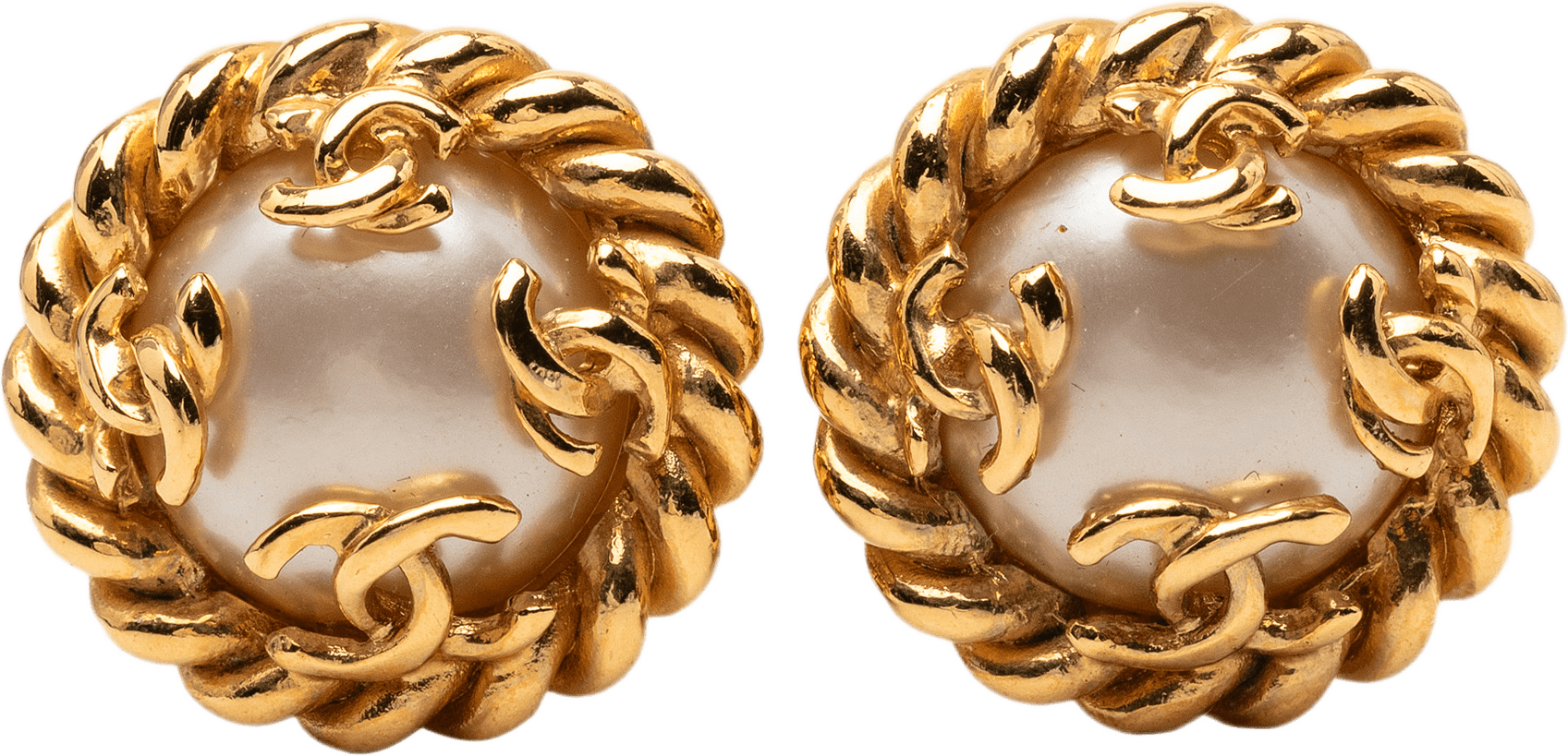Chanel Cc Gold Plated Faux Pearl Clip On Earrings, från Luxclusif, i färgen vit.