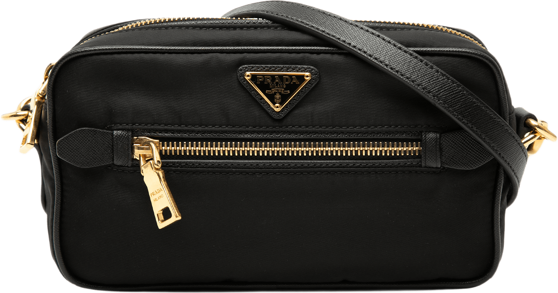 Prada Small Tessuto Front Pocket Camera Bag, från Luxclusif, i färgen black.
