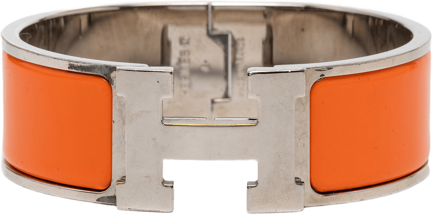 Hermès Wide Enamel Clic Clac H Bracelet Pm, från Luxclusif, i färgen röd.