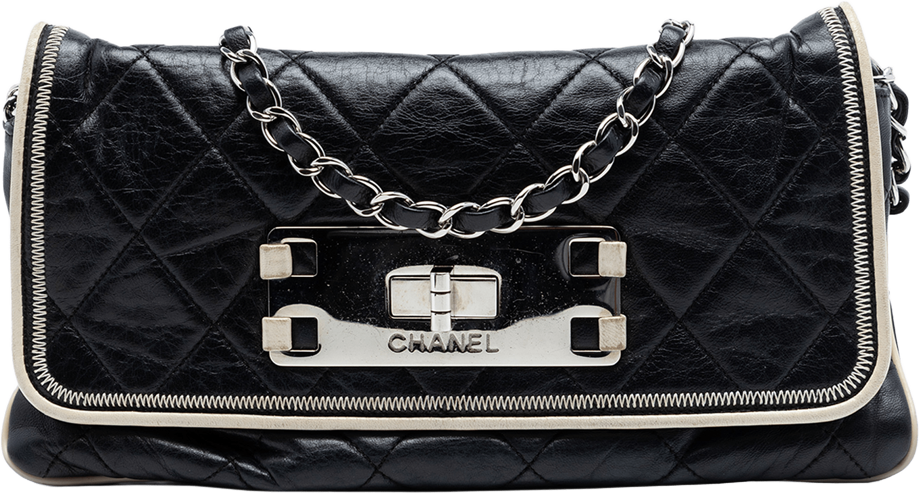 Chanel Quilted Lambskin Reissue East West Flap, från Luxclusif, i färgen black.