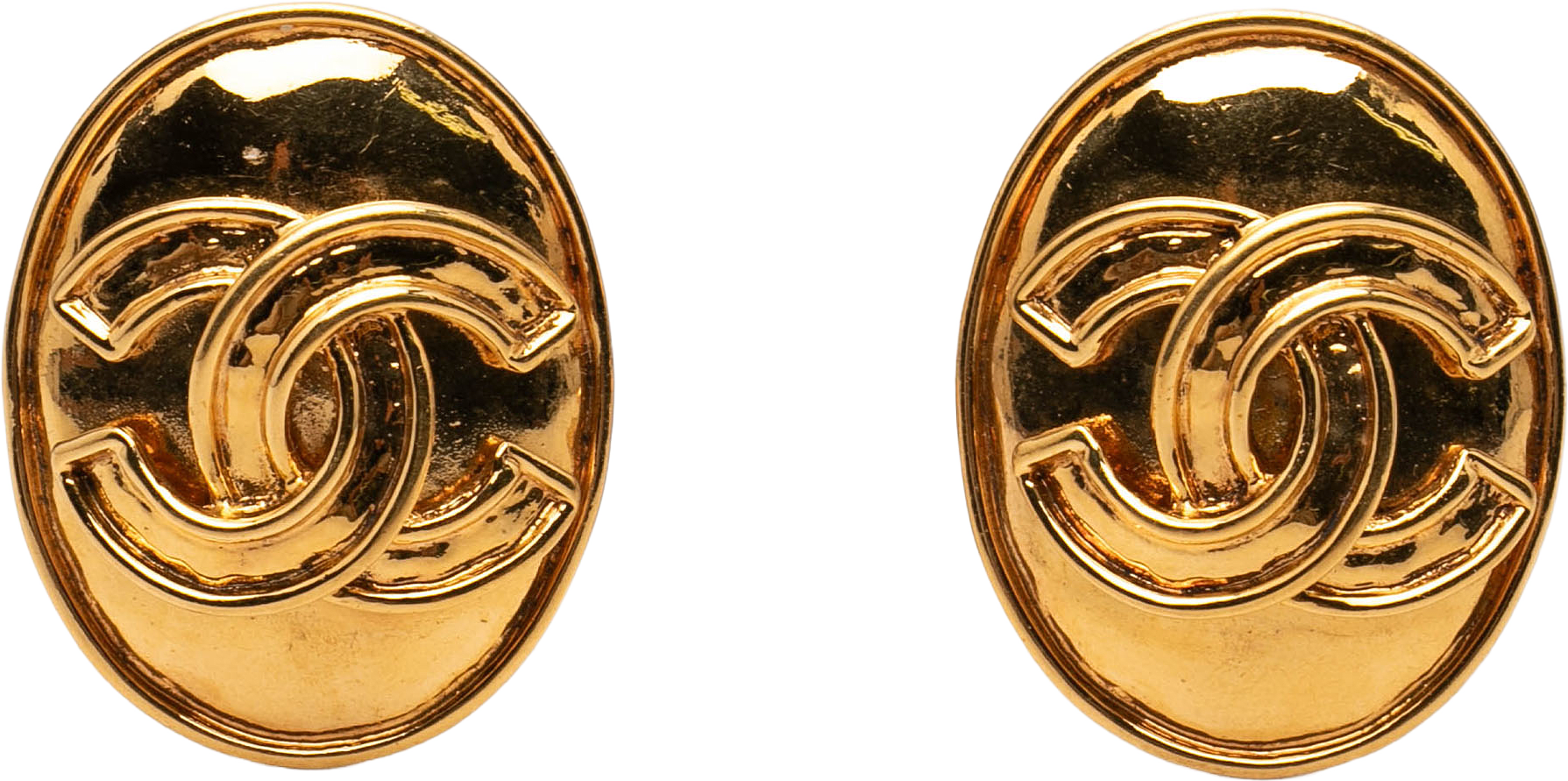 Chanel Cc Gold Plated Oval Clip On Earrings, från Luxclusif, i färgen gold.