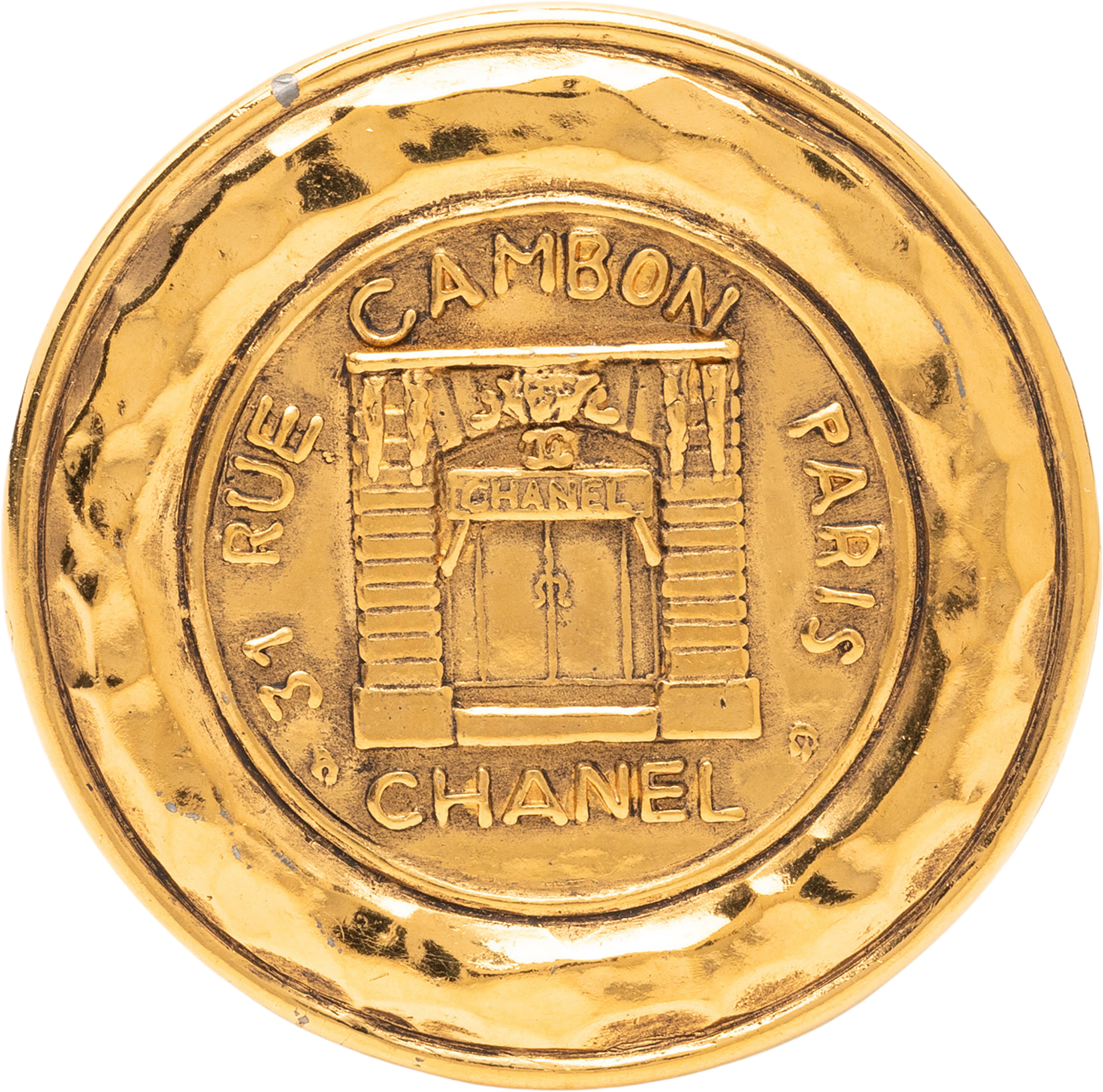 Chanel Gold Plated 31 Rue Cambon Medallion Pin Brooch, från Luxclusif, i färgen guld.