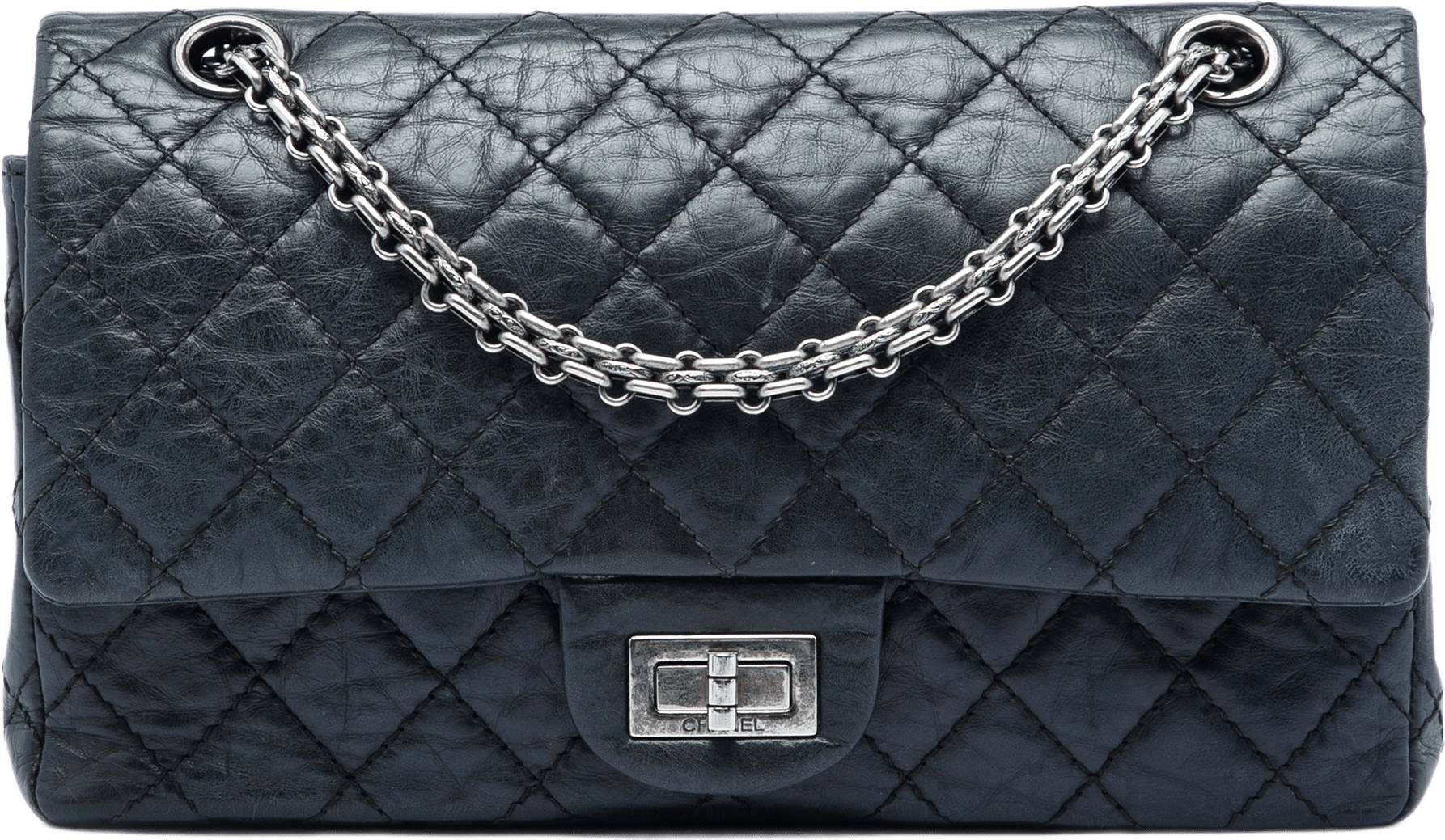 Chanel Quilted Aged Calfskin Reissue 2.55 Double Flap 225, från Luxclusif, i färgen svart.