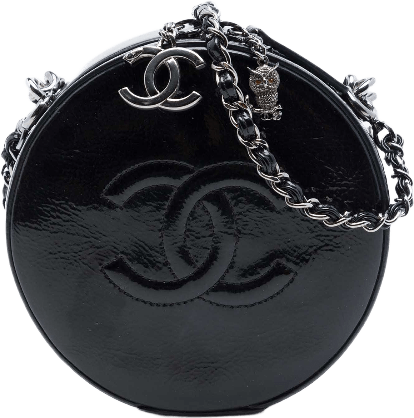 Chanel Cc Patent Round As Earth Bag, från Luxclusif, i färgen svart.