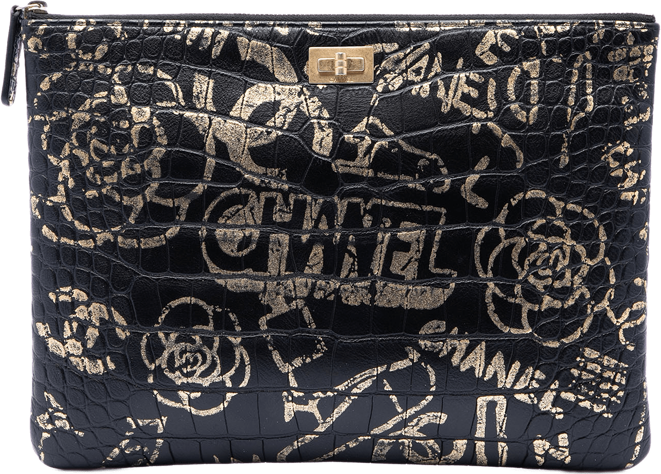 Chanel Crocodile Embossed Calfskin Cocodile Graffiti 2.55 Reissue Clutch, från Luxclusif, i färgen black.