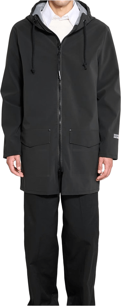 Stockholm Patch Raincoat, från Stutterheim, i färgen black.