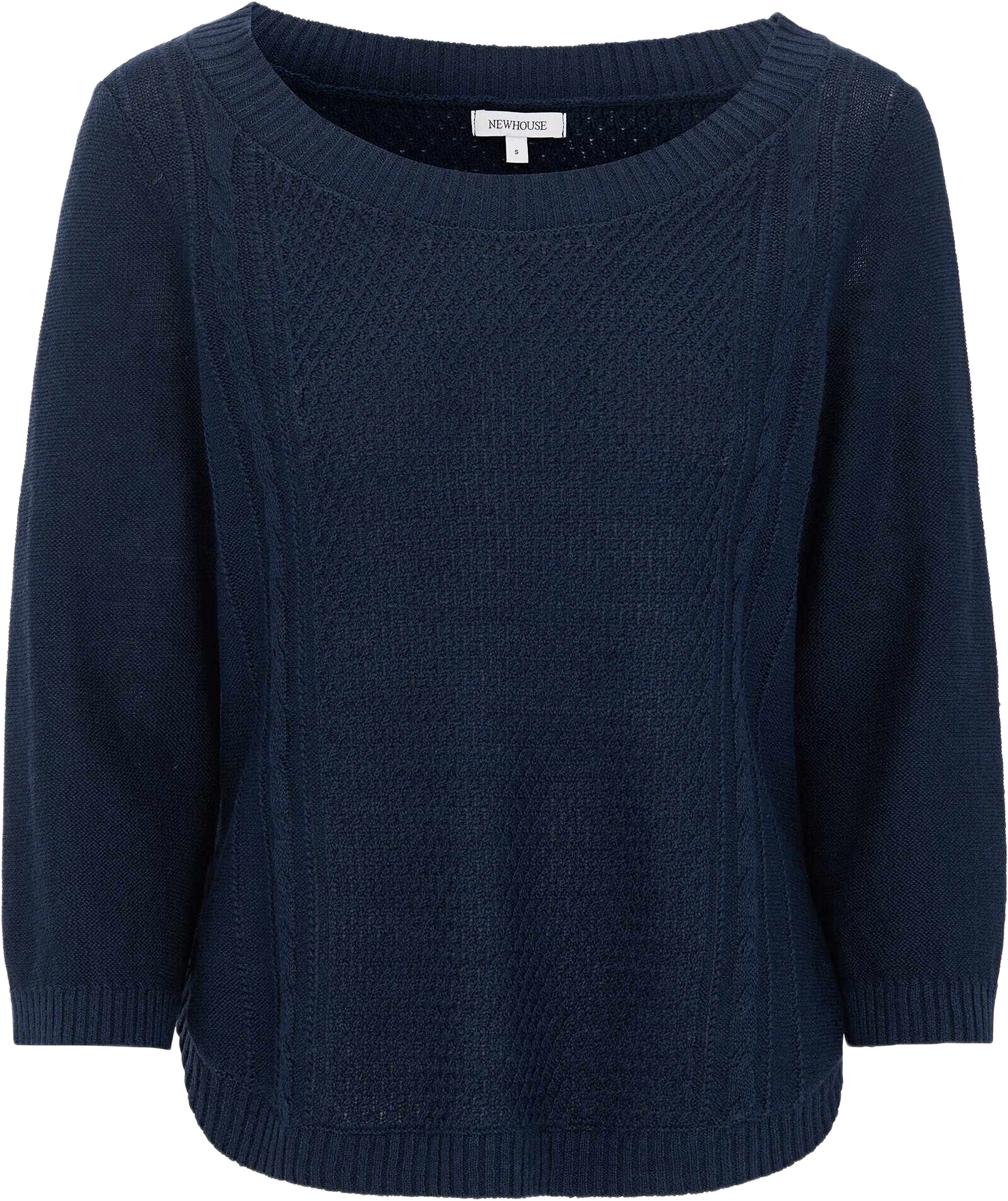 Marwa Cable Sweater, från Newhouse, i färgen marinblå.