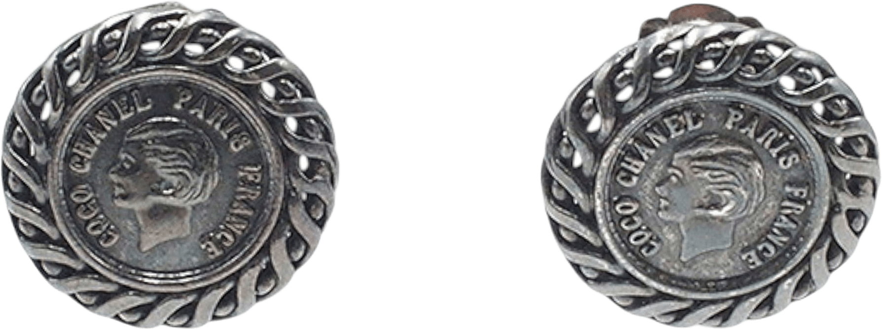 Chanel Gunmetal Plated Medallion Clip On Earrings, från Luxclusif, i färgen black.