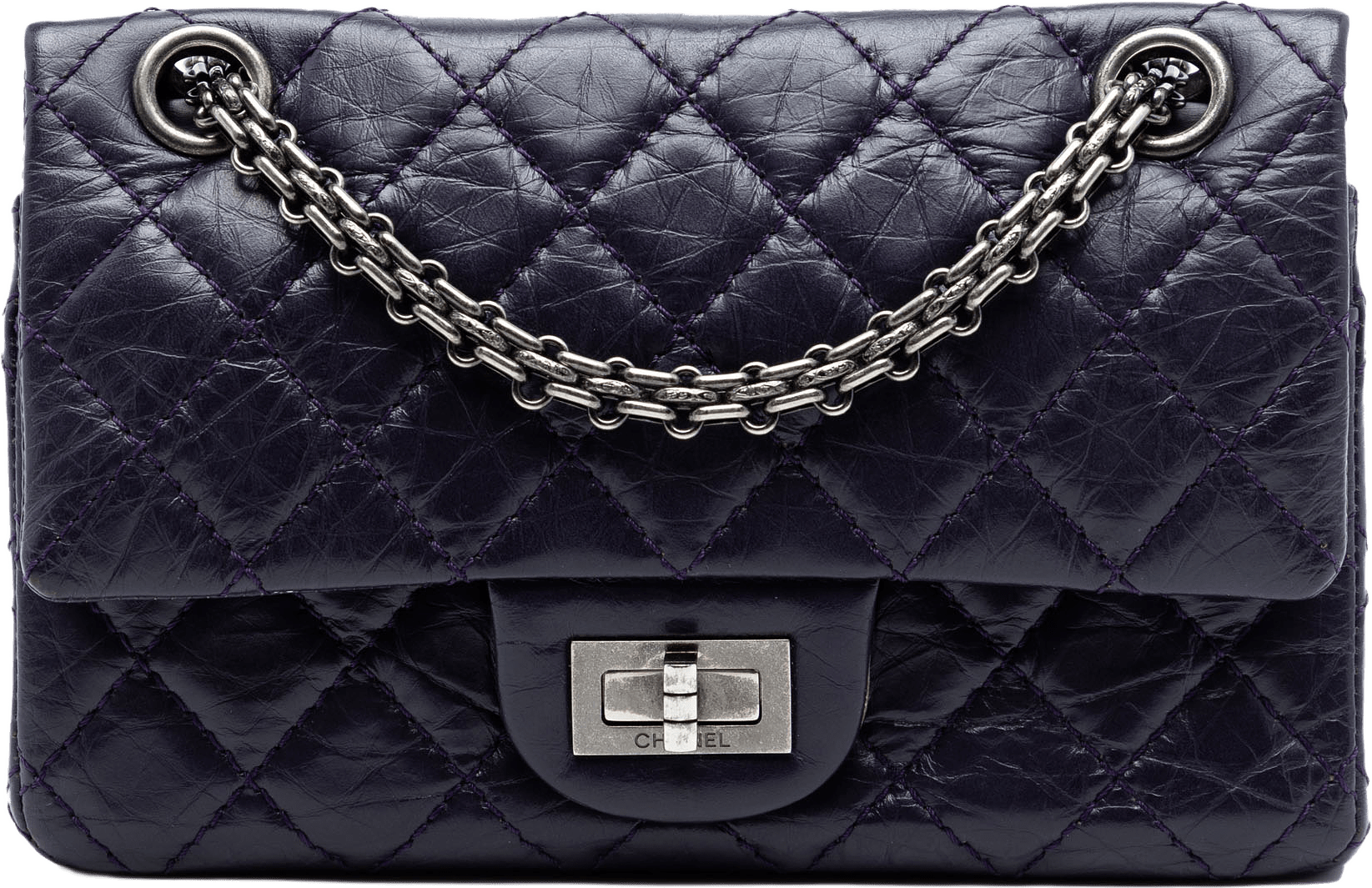 Chanel Quilted Aged Calfskin Reissue 2.55 Double Flap 224, från Luxclusif, i färgen plum.