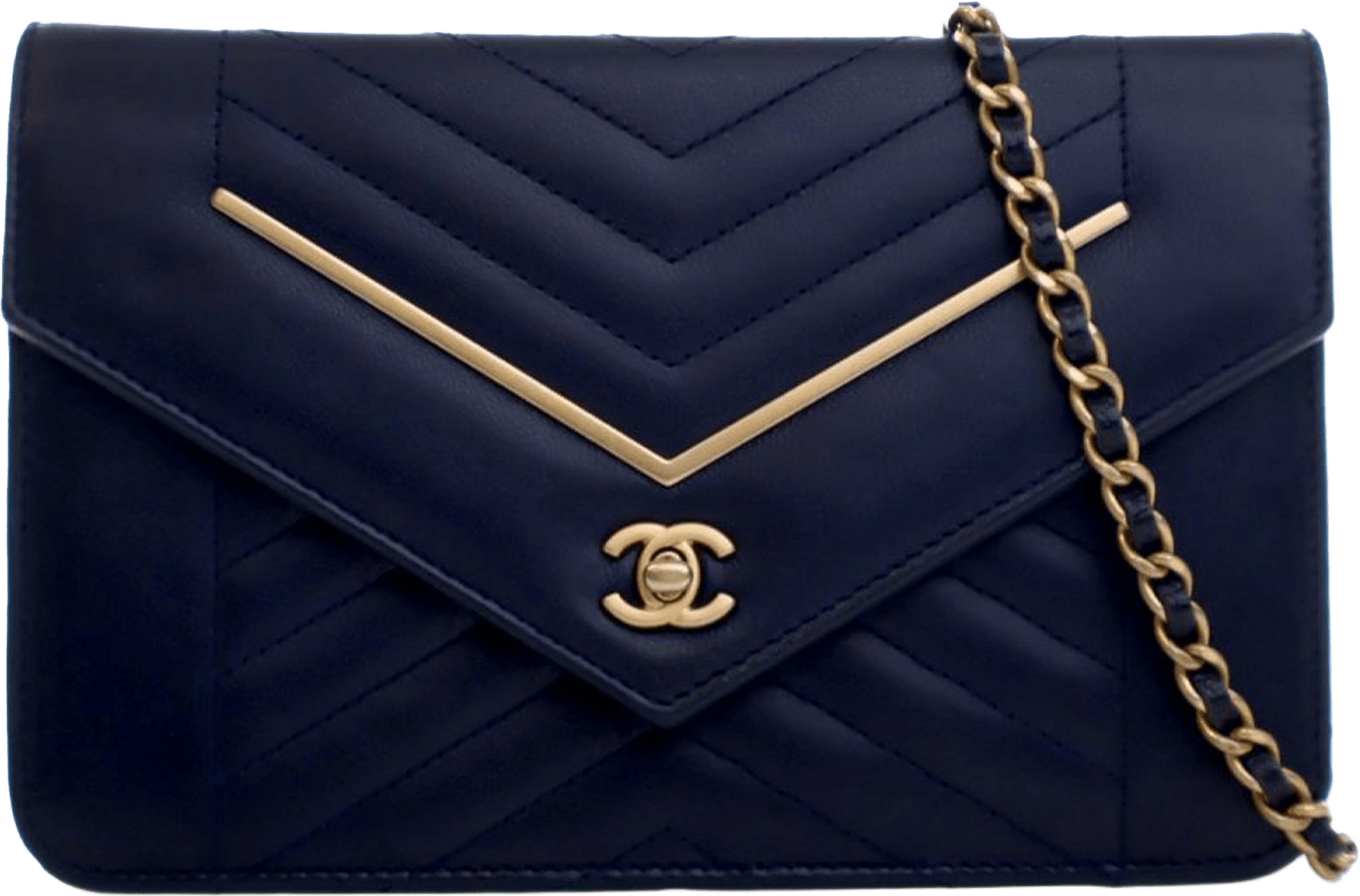 Chanel Reversed Chevron Lambskin Wallet On Chain, från Luxclusif, i färgen dark blue.