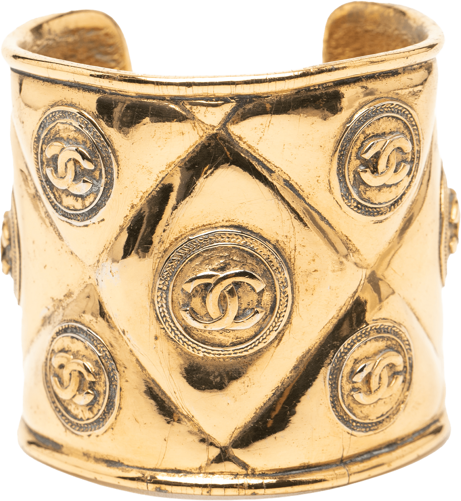 Chanel Cc Gold Plated Medallion Quilted Cuff Bracelet, från Luxclusif, i färgen gold.