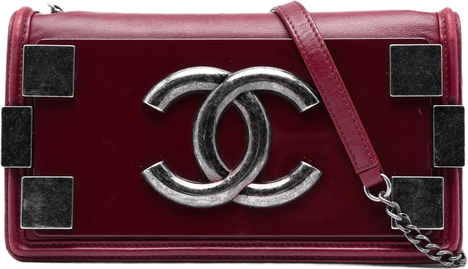 Chanel Lambskin And Acrylic Boy Brick Horizontal Flap, från Luxclusif, i färgen röd.