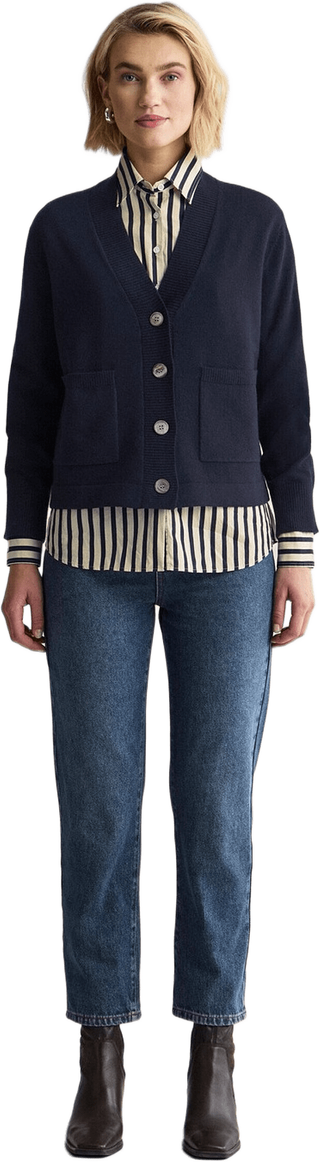 Lammullscardigan Mathilda, från Newhouse, i färgen marinblå.