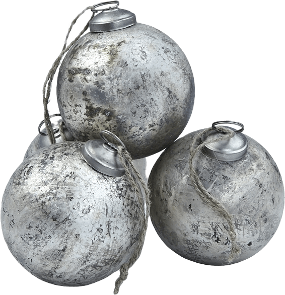 Julgranskulor Lux, från by Benson, i färgen silver.