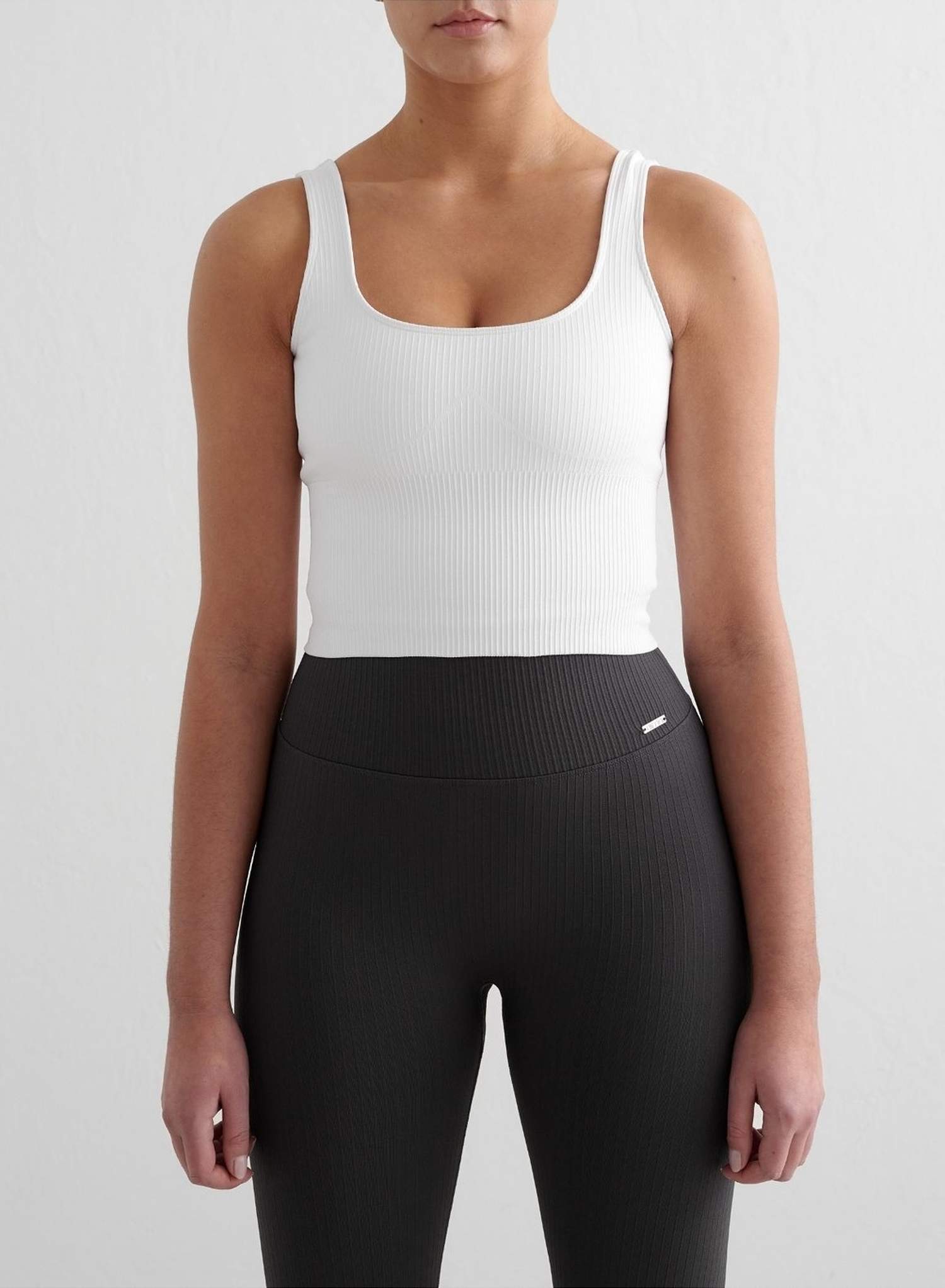 Ribbed Seamless Shaping Bralette, från aim'n, i färgen white.