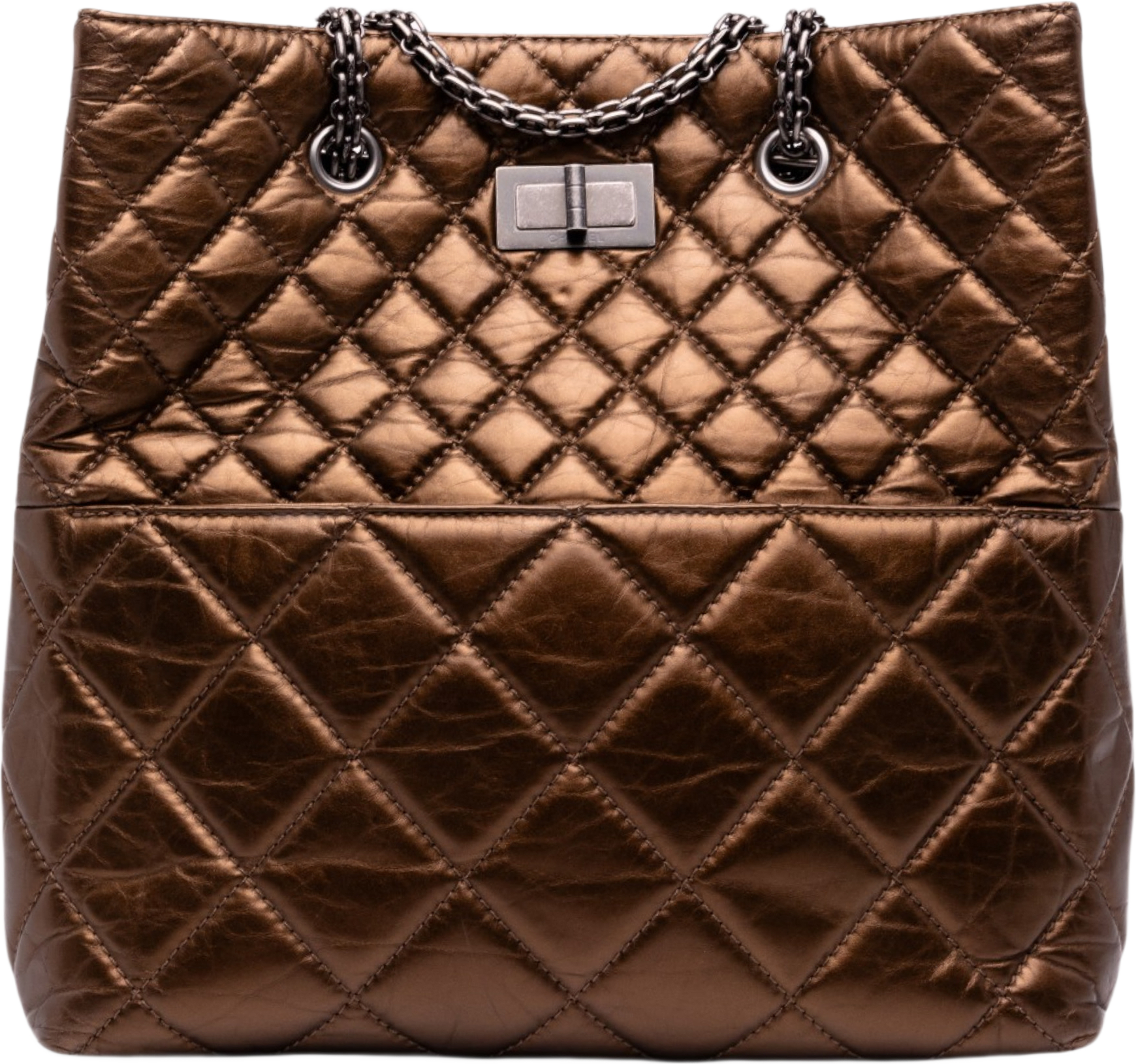 Chanel Quilted Metallic Aged Calfskin Reissue 2.55 Tote, från Luxclusif, i färgen brun.