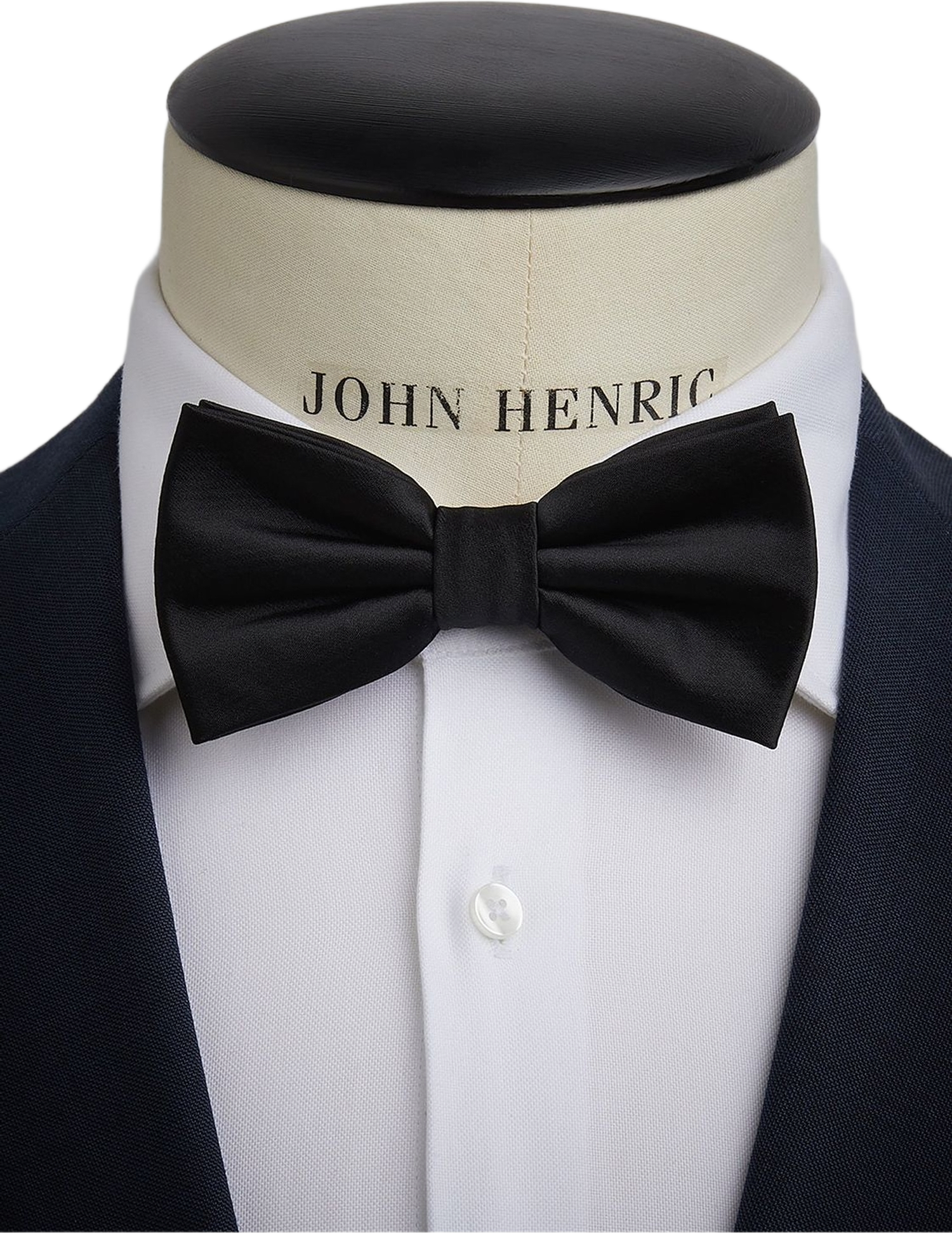 Bow Tie Plain Pre Tied, från John Henric, i färgen black.