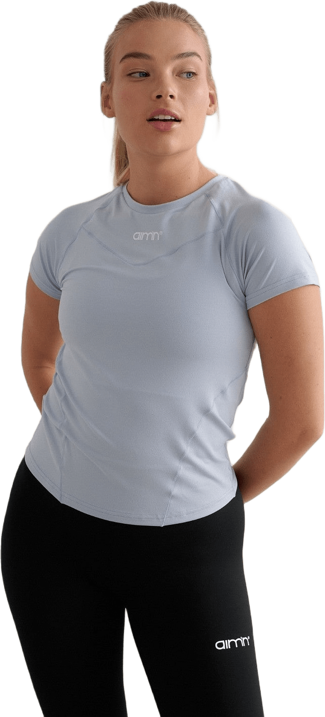 Cloudy Blue Soft Basic Short Sleeve, från aim'n, i färgen cloudy blue.