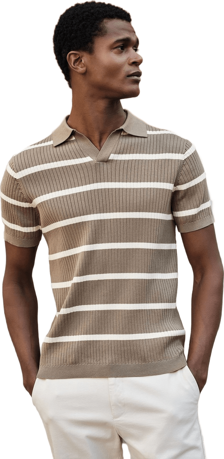 Cotton Rib Knitted Ss Polo Sweater (pedro), från John Henric, i färgen mid brown.